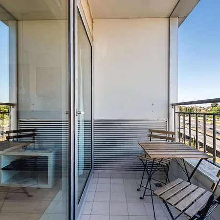 Dragon Stadium W Balcony By Lovelystay Lägenhet