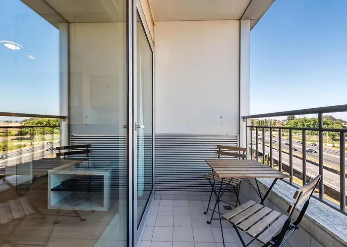 Dragon Stadium W Balcony By Lovelystay Lägenhet