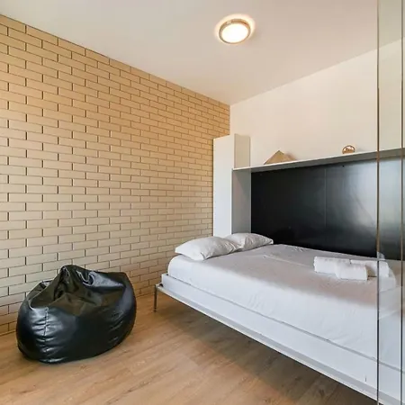 Dragon Stadium W Balcony By Lovelystay Apartment *