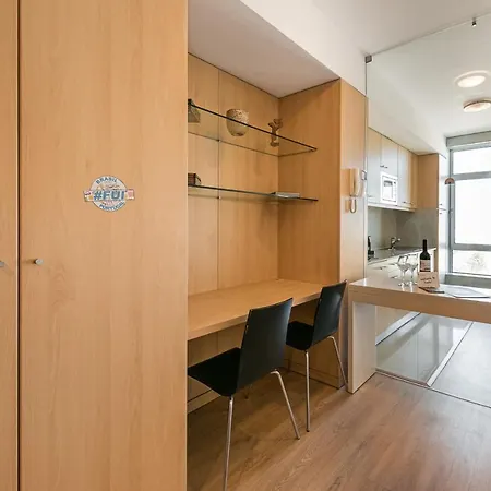 Dragon Stadium W Balcony By Lovelystay Apartman